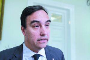 No hubo renuncias en Gobierno Regional  y Flies no descarta cambios de seremis