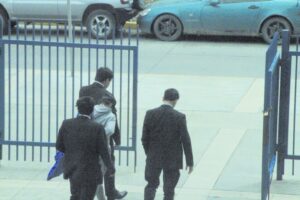 Joven reincidente es internado y Tribunal de Familia decide enviarlo fuera de la región