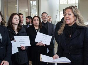 Jueces, fiscales y funcionarios del Poder Judicial se movilizaron frente a los tribunales