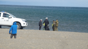 Mujer fue rescatada con vida luego de lanzarse a las aguas del Estrecho de Magallanes