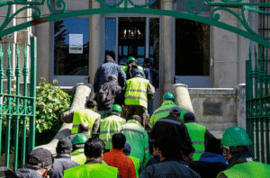 Trabajadores lamentan que alcalde no les haya dado solución ante inminente cesantía