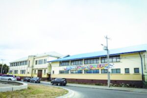 Más de 100 alumnos del Liceo Luis Alberto Barrera suspendidos por huir porque los almuerzos no alcanzaban para todos