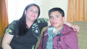 La odisea de una madre por salvar a un hijo  enfermo renal y otros cuatro más pequeños