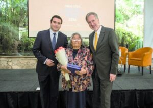 Cristina Calderón, la última yagana, es  reconocida como “Nueva Heroína 2016”