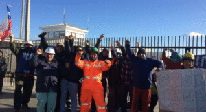 Trabajadores portuarios bloquearon accesos a muelles Prat y Mardones