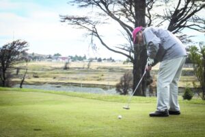 Más de 90 golfistas protagonizan  desde ayer el Abierto de Magallanes