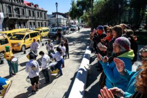 Transportistas escolares se movilizaron pidiendo igualdad de condiciones frente a los colectiveros