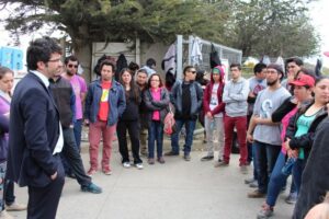 Seremi del Trabajo entrega apoyo a huelguistas de Sodimac