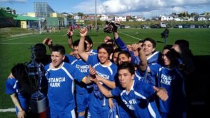 El feliz regreso a Natales  de los campeones regionales