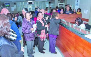 Paro en la salud provoca colapso en hospital y pacientes están temerosos por falta de medicamentos