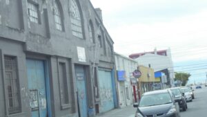 Antiguas cornisas y cerámicos amenazan a los puntarenenses