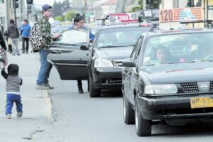 Secretaría de Transportes informó de la entrega de un bono de 5 UTM para taxis colectivos