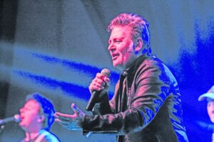Miguel Mateos deslumbró a los más de 1.000 asistentes que presenciaron su show