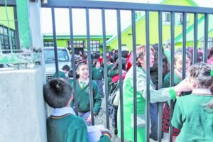 Más de 500 alumnos evacuados de escuela Portugal por principio de incendio