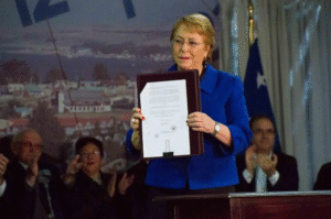 Presidenta Michelle Bachelet oficializó el horario único para Magallanes