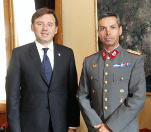 Comandante del Regimiento Pudeto y cónsul de Argentina saludaron al nuevo alcalde de Punta Arenas