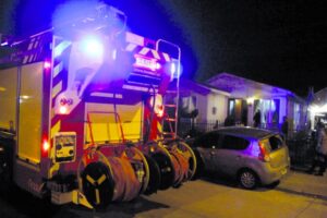 Bengala en techumbre provocó emergencia