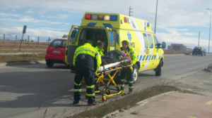 Joven herida tras volcar su auto cuando se dirigía a su práctica profesional