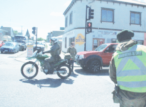 Joven detenido por escapar de Carabineros fue formalizado por atentar contra la autoridad