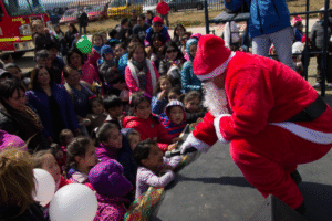 Cinco mil niños y niñas de Punta Arenas recibieron regalos en fiesta de Navidad