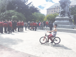 Rechazan masiva presencia de skaters y bikers en Plaza de Armas de Punta Arenas