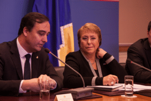 Presidenta llega mañana para inaugurar aeropuerto y anunciar Huso Horario Austral
