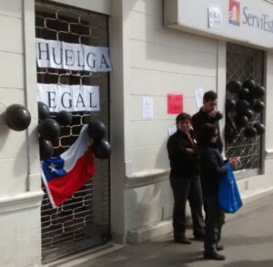 Funcionarios de ServiEstado están en paro y cerraron oficina de Punta Arenas