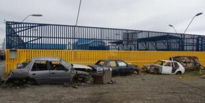 Botadero de autos abandonados podría ser un taller “al aire libre”