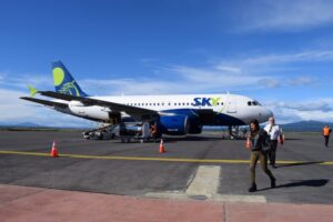 Con 170 pasajeros arribó hoy a Puerto Natales el primer vuelo de la empresa Sky Airline