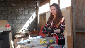 Mueblista magallánica: una de las  mejores “maestras” de todo Chile