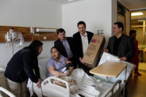Autoridades visitaron a los tres primeros  bebés nacidos el 2017 en Magallanes