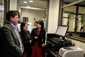Realizan presentación y firma de comodato de equipo de detección rápida de agentes patógenos Filmarray
