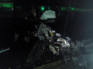Investigan robo de vehículo de carabinero que fue abandonado tras chocar contra poste