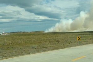 ENAP abrirá investigación interna por incendio de pastizal cerca de Compresora Sara