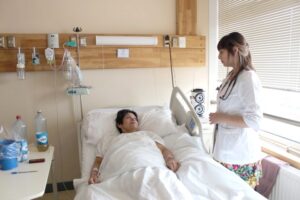 Hospital Clínico abordará cirugías digestivas  complejas en alianza con hospital de la UC