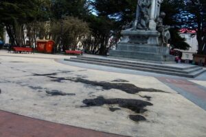 Invertirán $ 650 millones en reparar pavimentos y pileta de la Plaza Muñoz Gamero