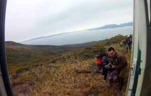GOPE de Carabineros rescató a familia  que se extravió en el Monte Tarn