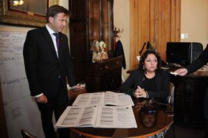 Municipalidad reitera llamado a participar en concursos de antecedentes para profesionales y técnicos