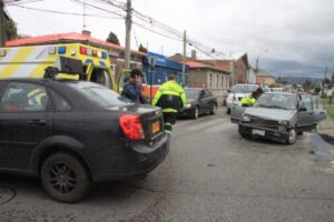 Tres personas lesionadas en  colisión al no respetar Ceda el Paso