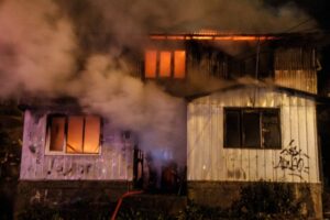 Cigarrillo en dormitorio desató  incendio que dejó siete damnificados