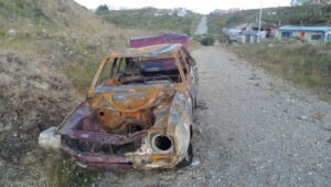 Vecinos molestos por basural y urinario público contaminan calle Miraflores