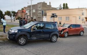 Numerosos choques en Waldo Seguel con  Avenida España llaman a la precaución