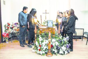 Emotivo y masivo adiós a la “última pionera” del Barrio 18