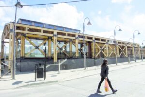 Falta de caldereros demora entrega del refugio para pasajeros de buses rurales