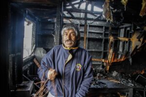 Damnificado: “Tomé un martillo que tenía en mi pieza y rompí el vidrio para escapar”