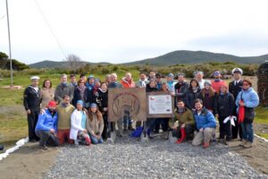 Cuestionan viaje de familia Boric a  isla Lennox en buque de la Armada