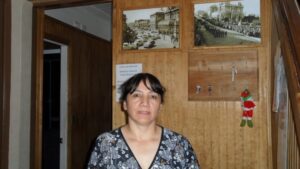 Sonrisas alegres entre operadores de hostales