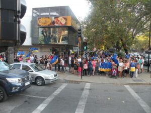 Con emocionante “banderazo” Kiosko Roca abrió ayer en Viña