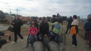 Turistas chilenos y extranjeros disfrutaron junto al Monumento al Ovejero