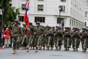Tradiciones de domingo en la Plaza  de Armas Benjamín Muñoz Gamero